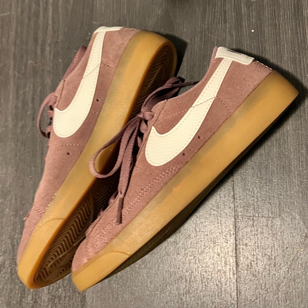 Mauve Nike Sneakers